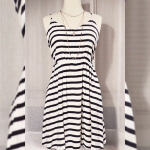 Lauren Conrad striped summer dress w/pockets